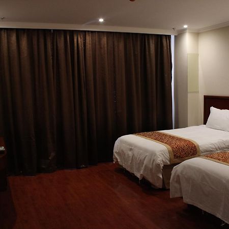 Greentree Inn Shanghai Expo Site South Yanggao Road Subway Station Express Hotel Exterior foto
